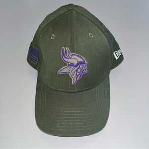 Authentic NFL New Era Minnesota Vikings
Salute To Service 39Thirty Flex Cap M/L